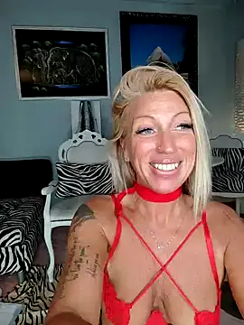 Snapshot of Weloveblue chatting on January 6, 2025, 12:46 pm Weloveblue online show from January 6, 2025, 12:46 pm