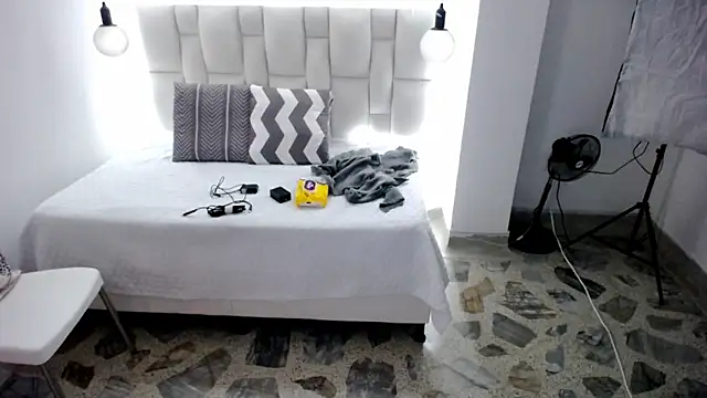 Snapshot of tiffany__pink chatting on March 21, 2025, 8:50 pm tiffany pink online show from March 21, 2025, 8:50 pm