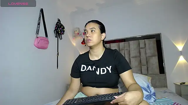 Snapshot of tiffany__pink chatting on November 16, 2025, 9:31 pm tiffany pink online show from November 16, 2025, 9:31 pm