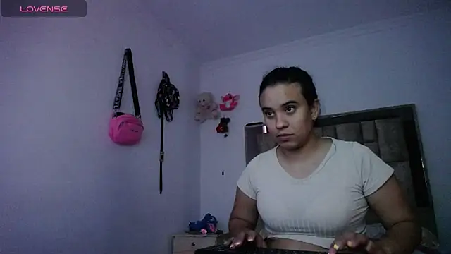 Snapshot of tiffany__pink chatting on November 22, 2025, 9:47 pm tiffany pink online show from November 22, 2025, 9:47 pm