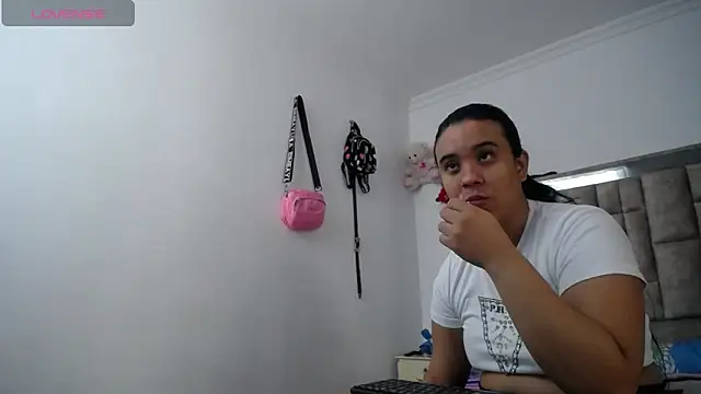 Snapshot of tiffany__pink chatting on December 2, 2025, 9:10 pm tiffany pink online show from December 2, 2025, 9:10 pm