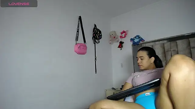 Snapshot of tiffany__pink chatting on December 16, 2025, 9:53 pm tiffany pink online show from December 16, 2025, 9:53 pm