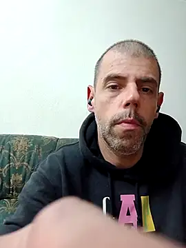 Snapshot of Gui420bh chatting on December 17, 2025, 12:05 am Gui420bh online show from December 17, 2025, 12:05 am