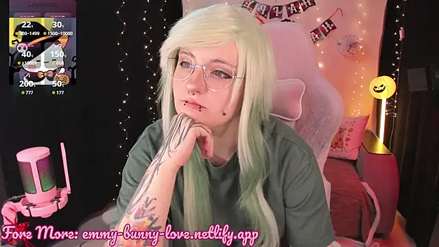 EmmyBunny online show from October 31, 2025, 10:38 am