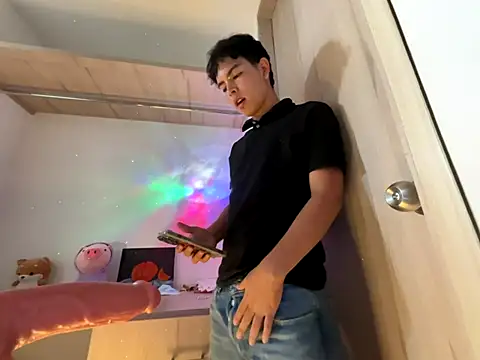 Snapshot of Blum_icee chatting on November 15, 2025, 4:36 pm Blum icee online show from November 15, 2025, 4:36 pm