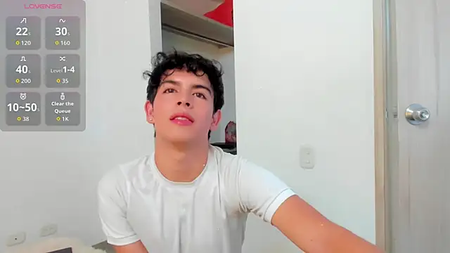 Snapshot of Blum_icee chatting on December 17, 2025, 9:10 pm Blum icee online show from December 17, 2025, 9:10 pm