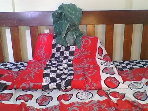 Snapshot of SilentQueen93 chatting on September 10, 2025, 12:27 pm SilentQueen93 online show from September 10, 2025, 12:27 pm