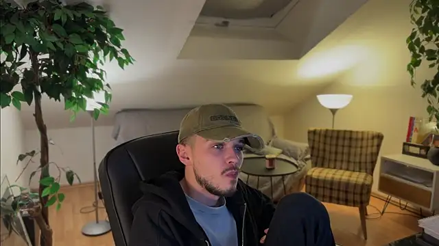 Snapshot of naked_psy chatting on November 18, 2025, 1:55 am naked psy online show from November 18, 2025, 1:55 am