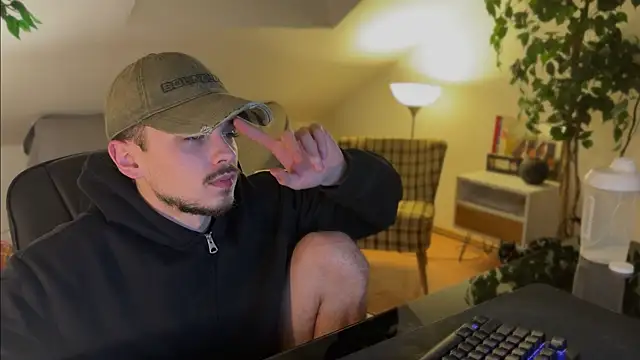 Snapshot of naked_psy chatting on December 14, 2025, 1:11 am naked psy online show from December 14, 2025, 1:11 am