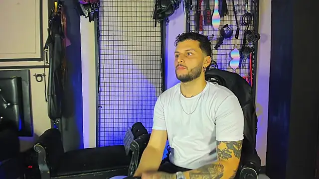 Twisted Fantasy online show from November 17, 2025, 4:40 am