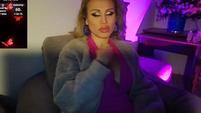 Snapshot of Radmila_Queen_ chatting on December 4, 2024, 2:26 pm Radmila Queen  online show from December 4, 2024, 2:26 pm