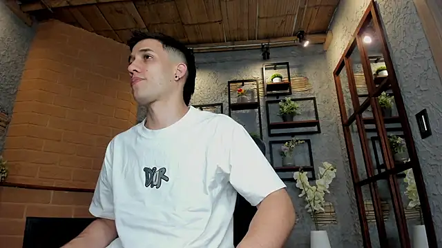 alexgiraldo  online show from January 24, 2025, 11:26 am