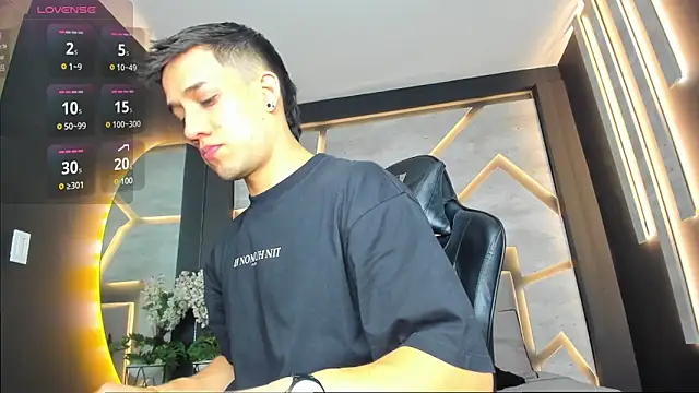 alexgiraldo  online show from January 31, 2025, 11:13 am