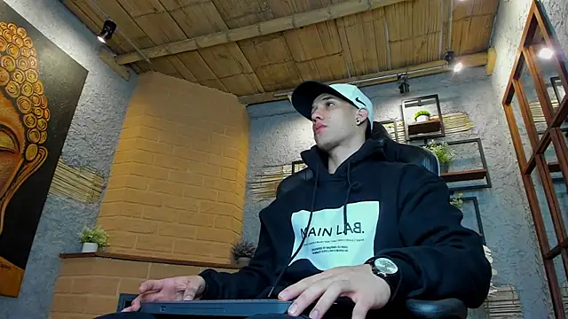 alexgiraldo  online show from March 5, 2025, 11:28 am