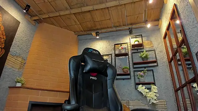 alexgiraldo  online show from March 6, 2025, 6:16 pm