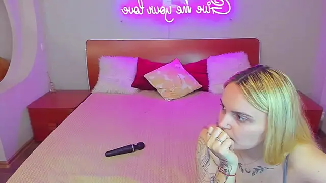 Snapshot of MagicEyess chatting on November 30, 2025, 6:23 pm MagicEyess online show from November 30, 2025, 6:23 pm