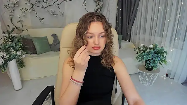 MiracleCurly online show from October 27, 2025, 7:29 pm