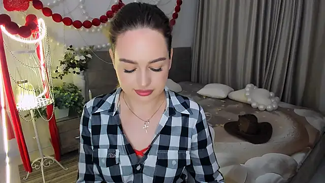 Snapshot of MiracleCurly chatting on May 12, 2026, 7:22 pm MiracleCurly online show from May 12, 2026, 7:22 pm