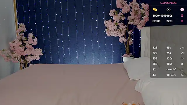 -Mirror-Girl- online show from October 18, 2025, 4:37 am