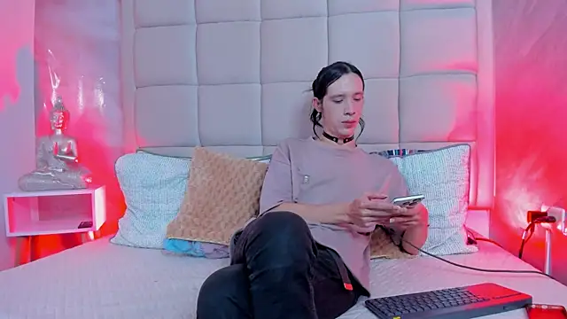 Hecatee 77 online show from November 28, 2025, 8:00 pm