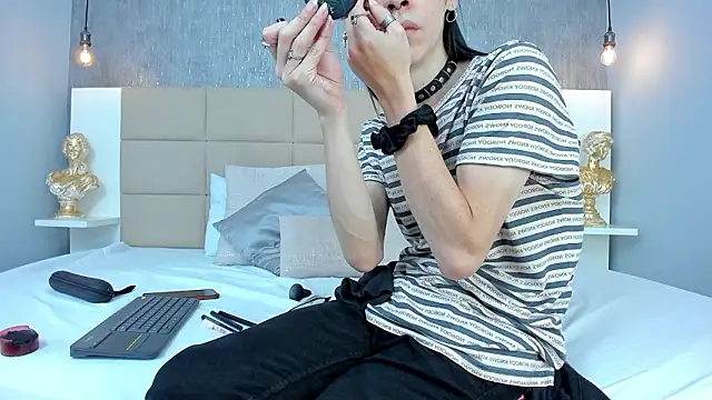 Hecatee 77 online show from March 19, 2026, 7:29 pm