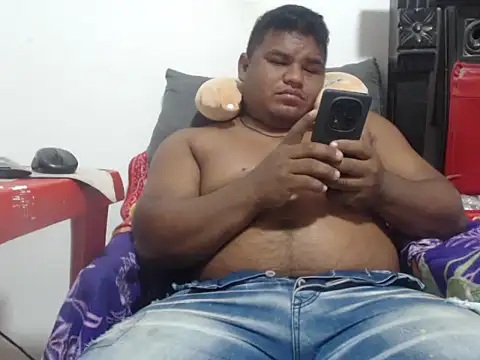 Snapshot of PONSE_LATINO chatting on November 25, 2025, 3:23 pm PONSE LATINO online show from November 25, 2025, 3:23 pm