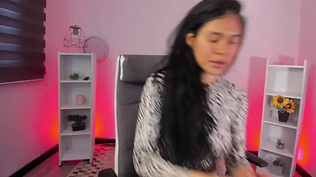  aish a  online show from November 21, 2025, 7:12 pm