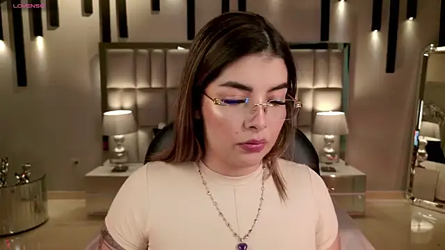 Snapshot of LisaMonroe_ chatting on December 20, 2025, 8:27 pm LisaMonroe online show from December 20, 2025, 8:27 pm