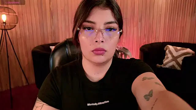 Snapshot of LisaMonroe_ chatting on December 22, 2025, 9:01 pm LisaMonroe online show from December 22, 2025, 9:01 pm