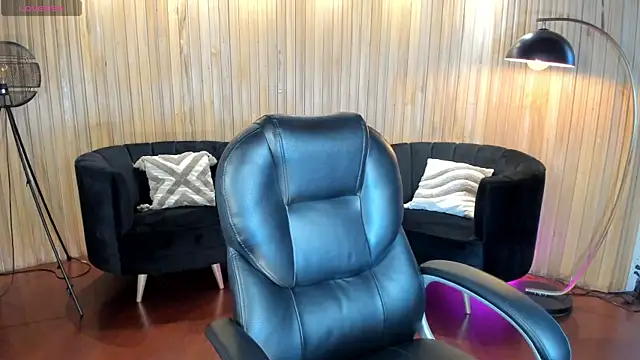 Snapshot of LisaMonroe_ chatting on March 20, 2026, 8:25 pm LisaMonroe online show from March 20, 2026, 8:25 pm