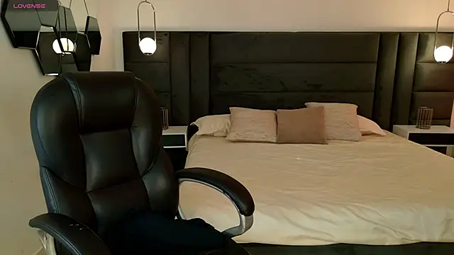 Snapshot of LisaMonroe_ chatting on March 21, 2026, 8:34 pm LisaMonroe online show from March 21, 2026, 8:34 pm