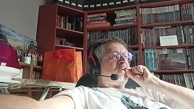 Snapshot of Mandra_is_a_whore chatting on October 22, 2025, 9:42 am Mandra is a whore online show from October 22, 2025, 9:42 am