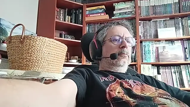 Snapshot of Mandra_is_a_whore chatting on October 24, 2025, 8:33 am Mandra is a whore online show from October 24, 2025, 8:33 am