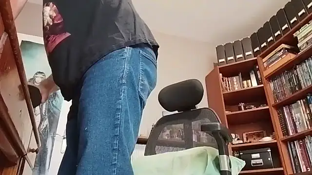 Snapshot of Mandra_is_a_whore chatting on November 21, 2025, 10:14 am Mandra is a whore online show from November 21, 2025, 10:14 am