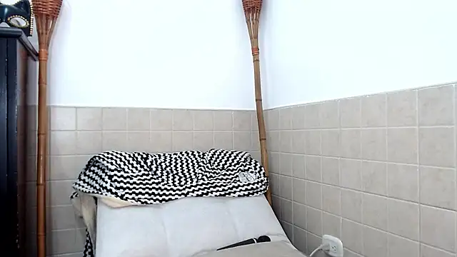 Snapshot of merlyna_goldens chatting on March 21, 2025, 9:12 am merlyna goldens online show from March 21, 2025, 9:12 am