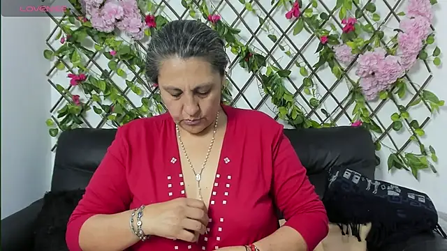 Snapshot of merlyna_goldens chatting on October 24, 2025, 11:45 pm merlyna goldens online show from October 24, 2025, 11:45 pm