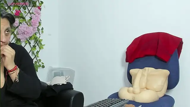 Snapshot of merlyna_goldens chatting on November 11, 2025, 11:27 pm merlyna goldens online show from November 11, 2025, 11:27 pm