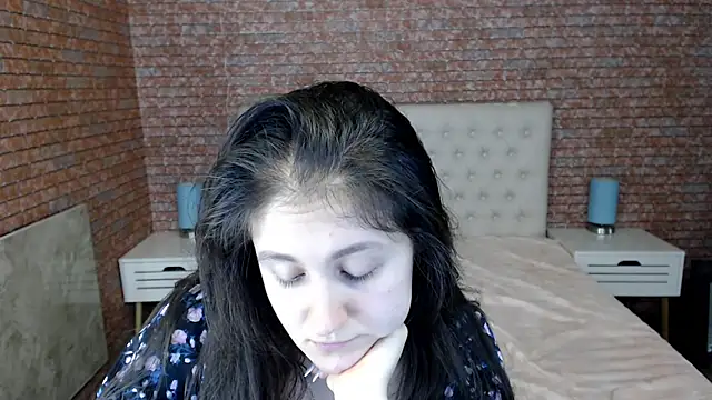 Holliy Cooper online show from January 30, 2025, 12:37 pm