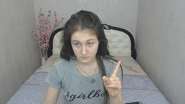 Holliy Cooper online show from February 6, 2025, 10:37 am