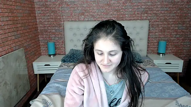 Holliy Cooper online show from February 7, 2025, 12:17 pm