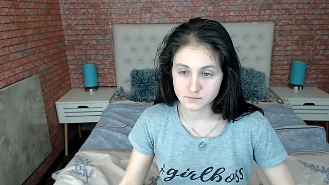 Holliy Cooper online show from February 7, 2025, 3:19 pm