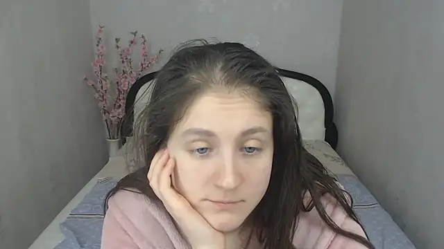 Holliy Cooper online show from February 13, 2025, 12:00 pm