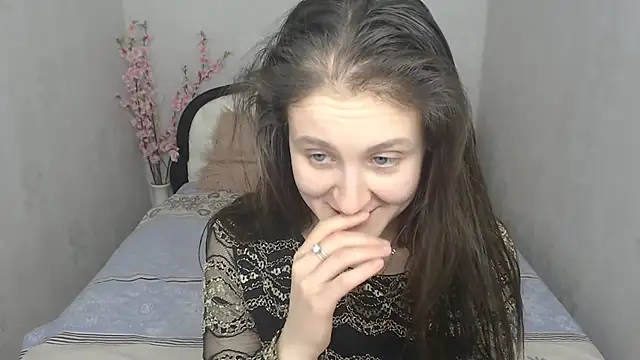 Holliy Cooper online show from February 27, 2025, 12:56 pm