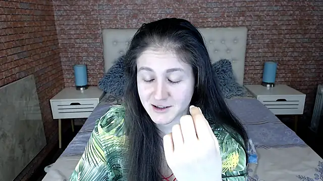 Holliy Cooper online show from March 14, 2025, 9:24 am