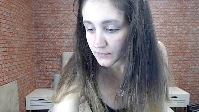 Holliy Cooper online show from October 4, 2025, 11:41 am