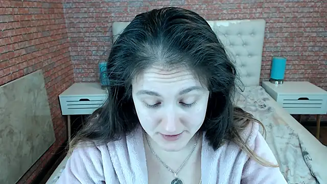 Holliy Cooper online show from November 1, 2025, 7:54 am