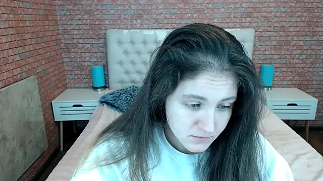 Holliy Cooper online show from November 19, 2025, 7:08 am