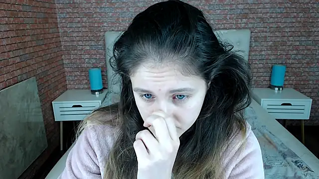 Holliy Cooper online show from November 25, 2025, 9:20 am