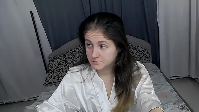 Holliy Cooper online show from December 19, 2025, 9:05 am