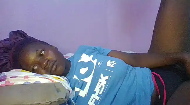 Snapshot of prettychic5 chatting on March 5, 2025, 6:54 am prettychic5 online show from March 5, 2025, 6:54 am